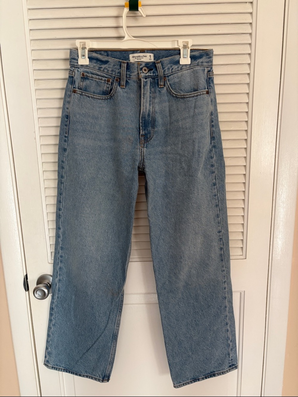 Abercrombie & Fitch Light Blue Mid-Rise Slouchy Jeans 26 S